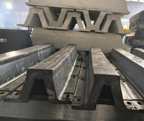Fenders de arco para conversão de energia de impacto e proteção de navios e docas em instalações portuárias com alto tráfego