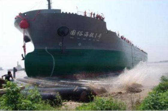 Sacos de rolos para lançamento e içamento de navios